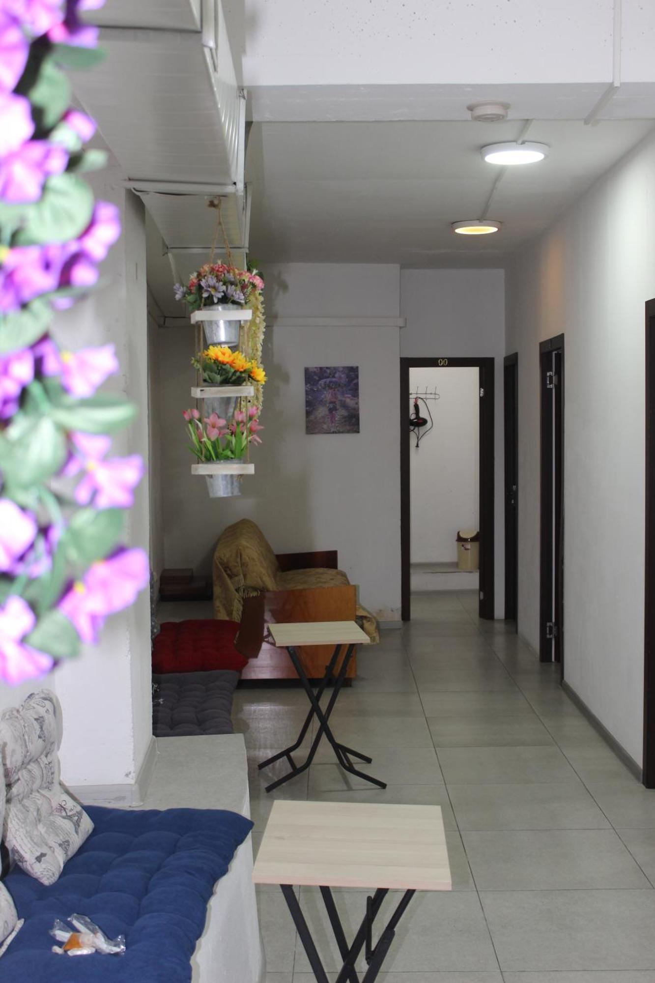 Hostel Near The Square Tbilisi Exteriör bild