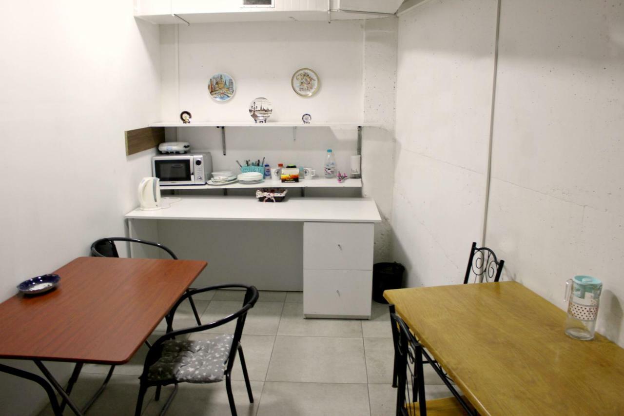 Hostel Near The Square Tbilisi Exteriör bild